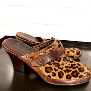BORN Mules Pony Hair Cheetah Leopard Print Stacked Heel Sz 9 y2k funky REPAIRED